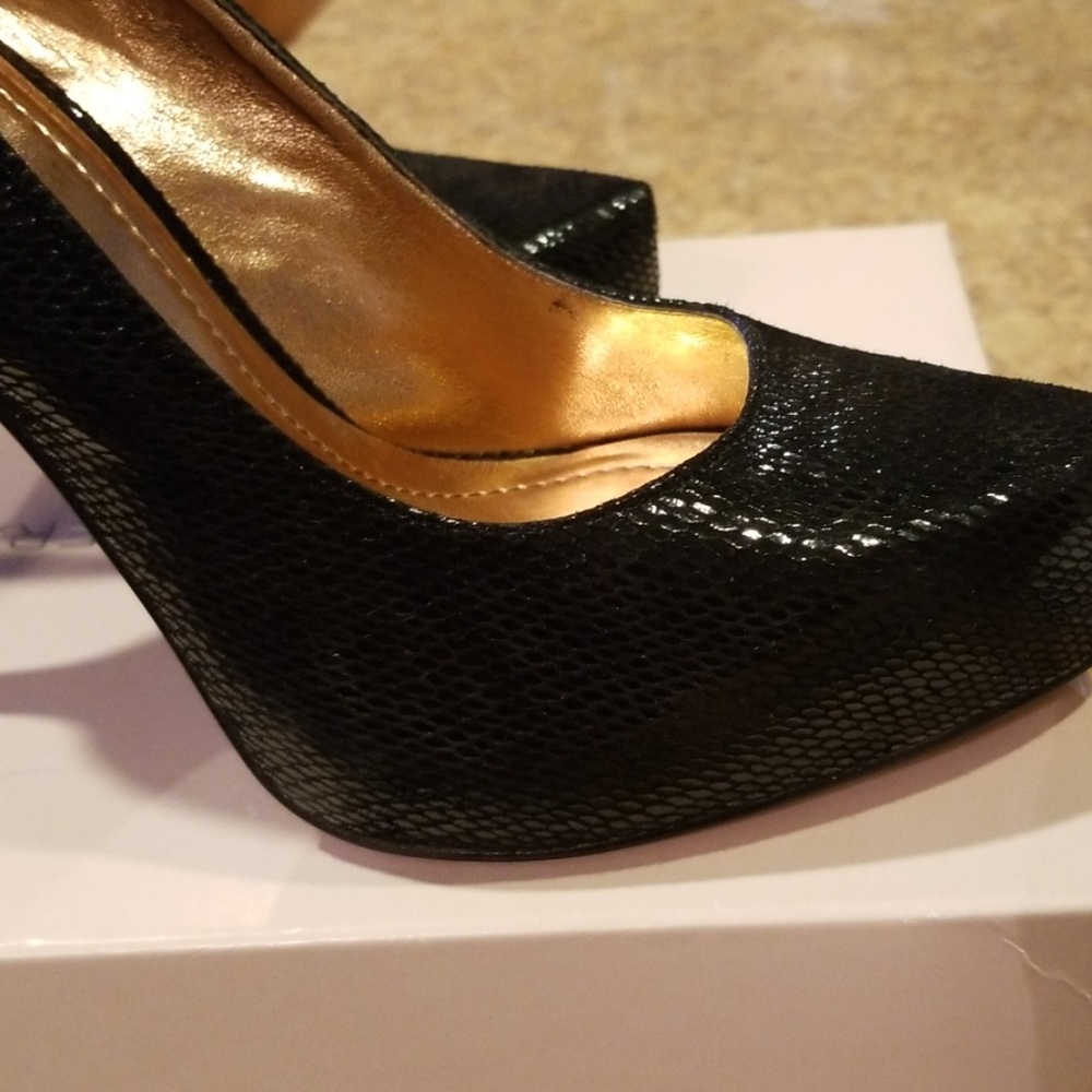 Shoe - Picture 6 of 7